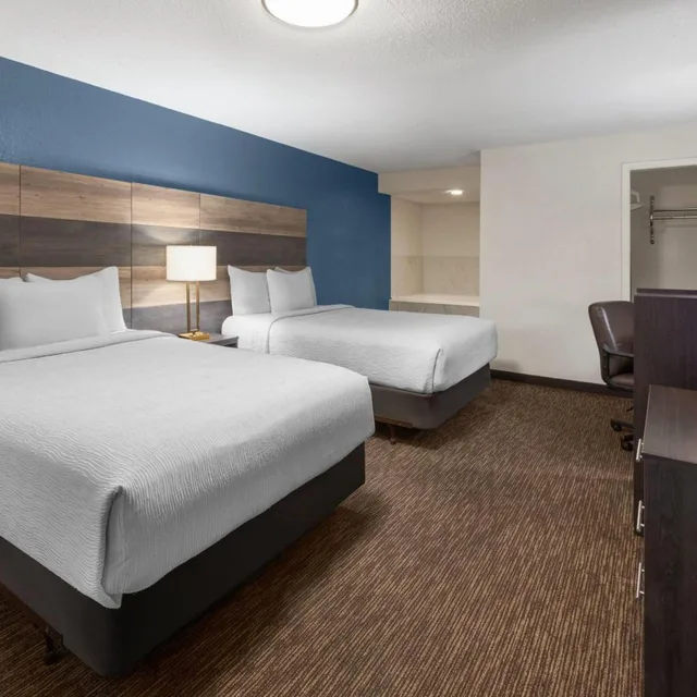 غرفة ديلوكس بسريرين مزدوجين، Baymont By Wyndham Downtown Detroit 1/4