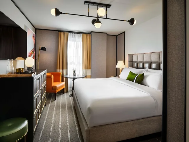 Deluxe, Suite, Double Bed, Accessible, 21c Museum Hotel St Louis 1/2