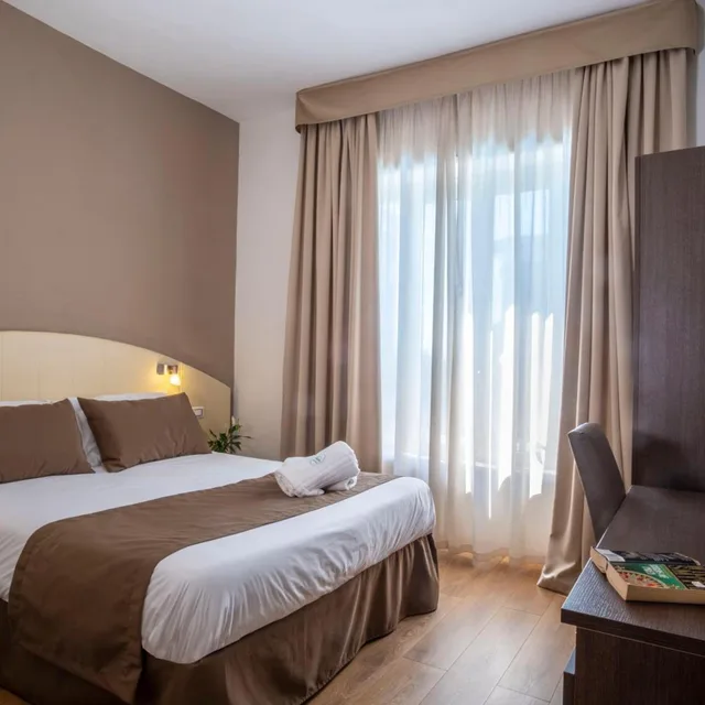 غرفة قياسية بسرير مزدوج أو سريرين منفصلين بإطلالة على الحديقة، Hotel La Pergola Sorrento 6/10