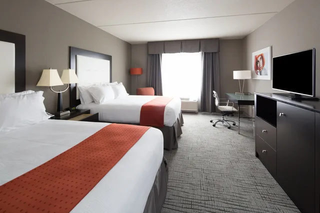 غرفة قياسية بسرير كينج، Holiday Inn Hotel And Suites Davenport 1/2