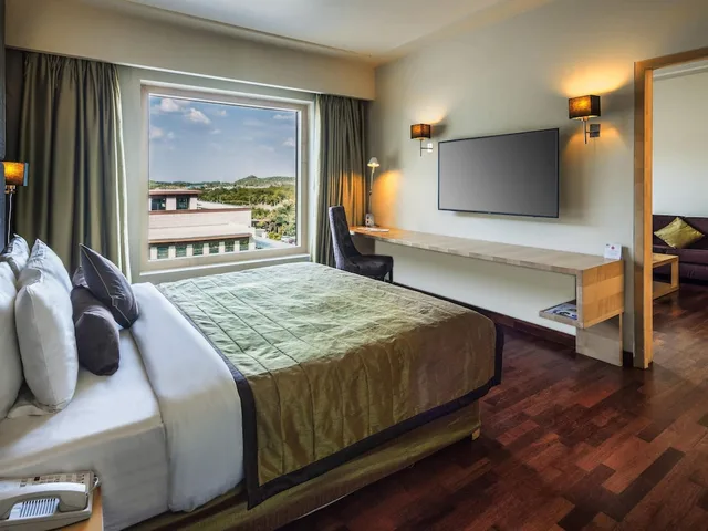 جناح جونيور بسرير مزدوج مع دخول الصالة، NOVOTEL HYDERABAD AIRPORT 5/9