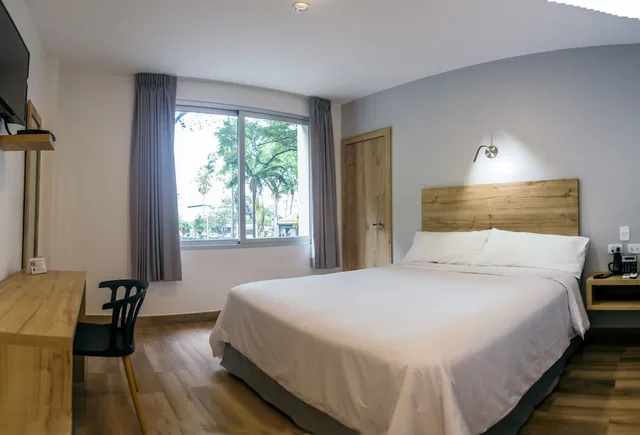 غرفة قياسية بسرير كوين، The Park Hotel 2/5