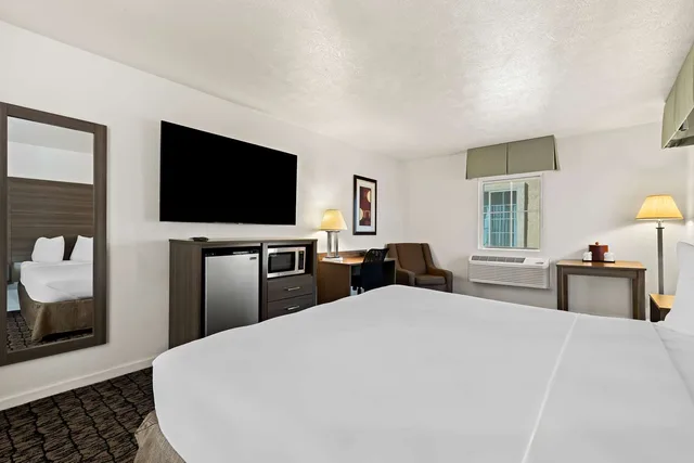غرفة بسرير كينج لذوي الإعاقة، Best Western El Centro Inn 2/3