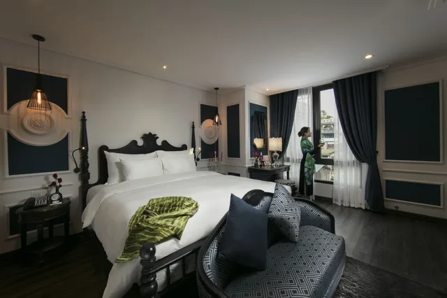 Marvel, King Bed, Balcony، Jm Marvel Hotel And Spa 1/2