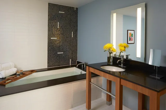 جناح بسرير كينج بغرفتي نوم، Kimpton Shorebreak Huntington Beach Resort 4/6