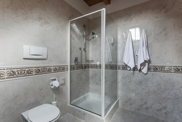 غرفة ثلاثية بسرير مزدوج وسرير فردي، Hotel Garni Villa Park 6/6