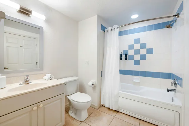 جناح بسرير كينج بشرفة بغرفة نوم واحدة، The Cove on Ormond Beach, a Hilton Vacation Club 3/4
