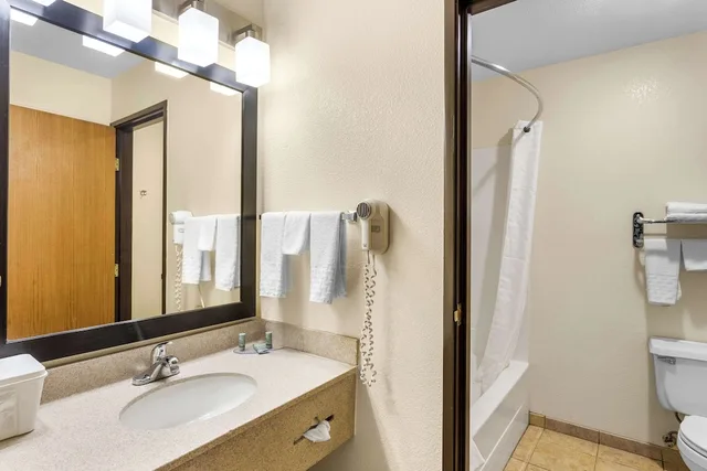 غرفة قياسية كبيرة بسرير كينج، Best Western Oglesby Inn 3/3