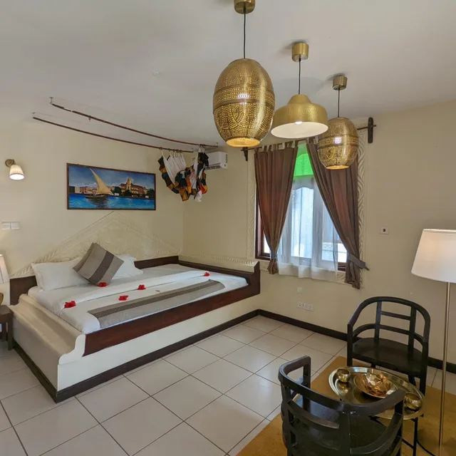 غرفة سوبيريور بسرير كينج بإطلالة على البحر بشرفة، Smiles Beach Hotel 1/1