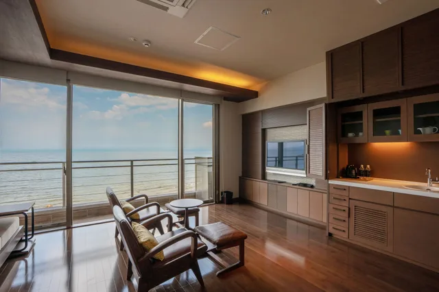 Superior, Twin Beds, 1 Single and 2 Double Beds، Amane Resort Seikai 6/8