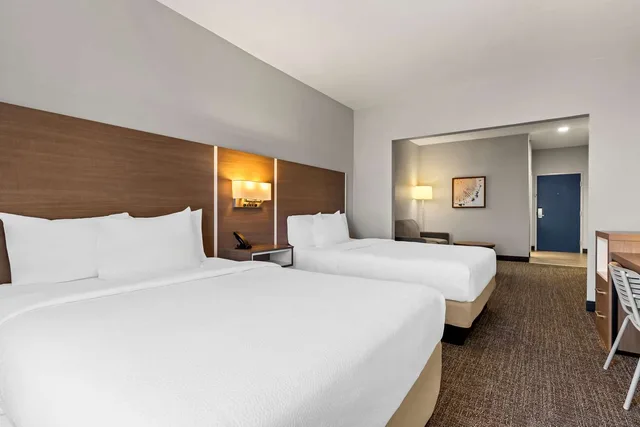 Studio, Suite, 1 King and 2 Queen Beds, Spark by Hilton Catoosa Tulsa 1/3
