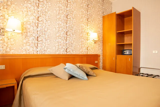 Green, Double Bed، Eco Hotel Milano 5/10