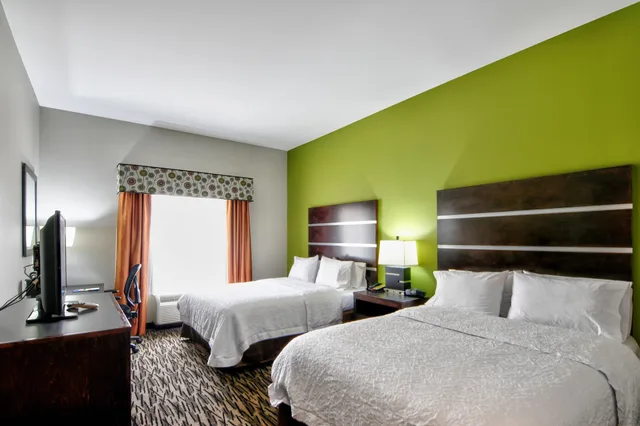 غرفة بسريرين كوين بمطبخ صغير، Hampton Inn Foley 6/10
