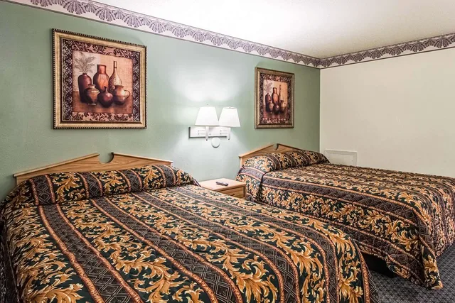 غرفة بسريرين كوين، Days Inn by Wyndham Fergus Falls 3/3