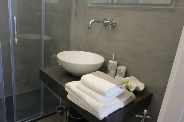 Apartment, House, Queen Bed, 2 Sofa, Kitchenette, Verona Journeys 8/10