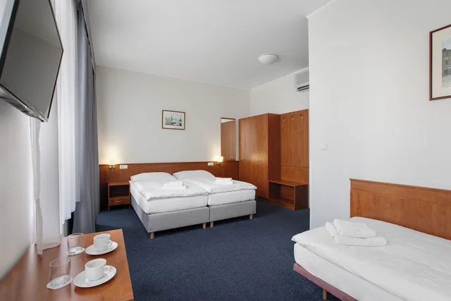 غرفة ثلاثية بسرير كوين وسرير فردي، Beranek Hotel 6/10