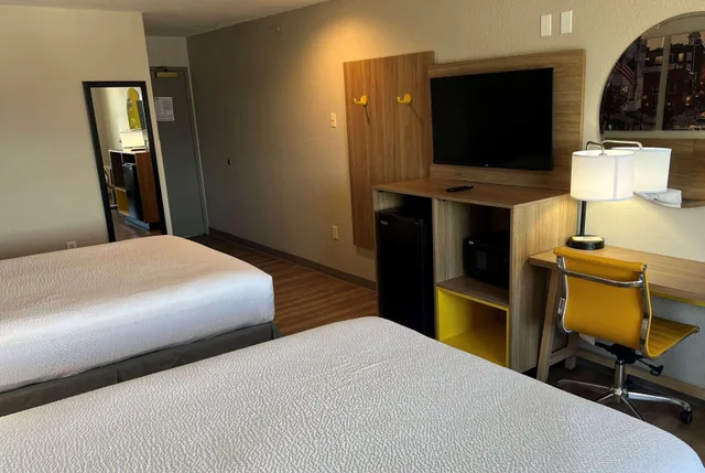 غرفة بسريرين كوين، Days Inn by Wyndham near Kansas Speedway 6/9