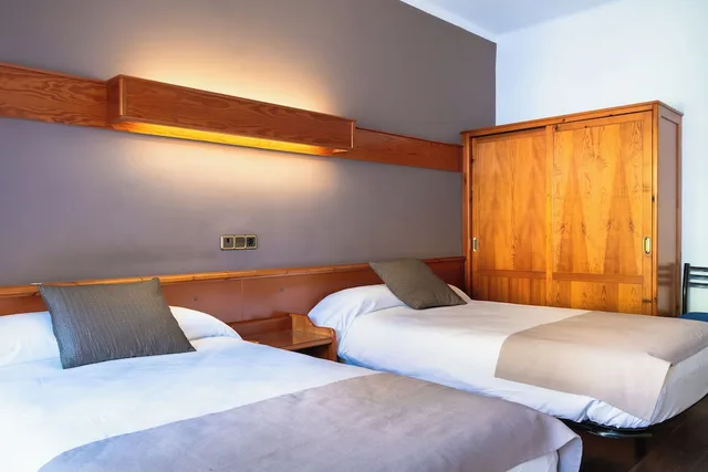 Standard, Twin Beds, Checkin Flamingo 2/10