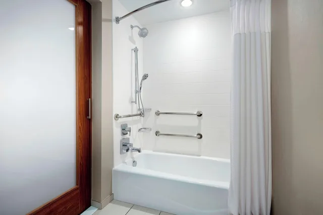 جناح بسرير كينج مع سرير سحّاب إضافي مع أريكة، SpringHill Suites Columbus OSU 3/4