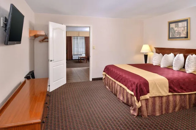 غرفة بسرير كينج لذوي الإعاقة، Americas Best Value Inn And Suites San Benito 2/3