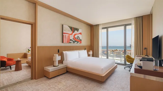 غرفة عائلية بسريرين مزدوجين بإطلالة على البحر بغرفتي نوم، Rixos Premium Qetaifan Island North 1/2