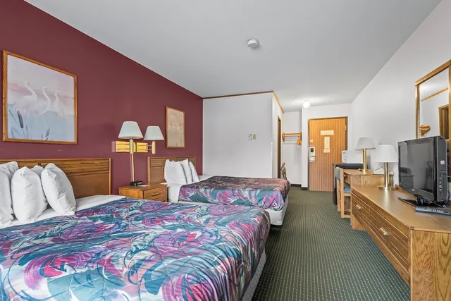 Room, 2 Queen Beds, Wautoma Inn by OYO Near Airport WI 73 3/6