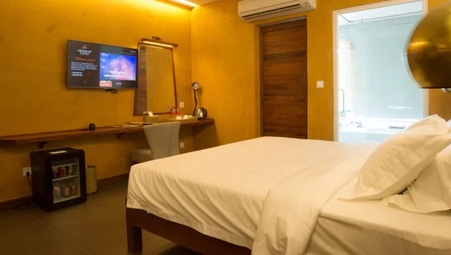 Mekong, Deluxe, King Bed, River View، Almond Bassac River Hotel 6/8