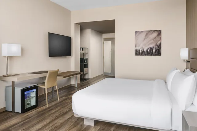 Room, King Bed, City View, Accessible, AC Hotel by Marriott Bethesda Downtown 4/5