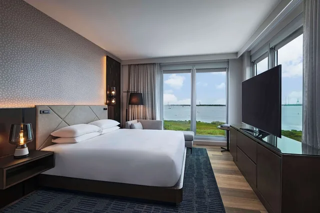 Regency, Suite, King Bed, Sofa، Hyatt Regency Baytown - Houston 1/2