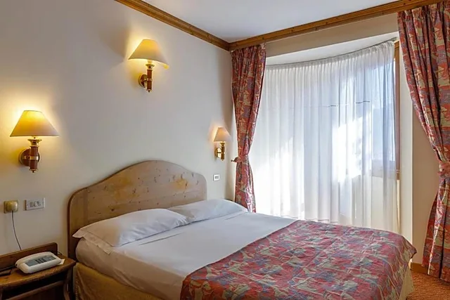 Superior, Double or Twin Bed, Hotel Alaska Cortina 1/2