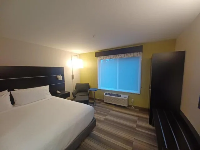 جناح بغرفة نوم واحدة، Holiday Inn Express And Suites Lincoln City 1/2