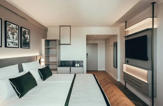 Superior, Twin Beds, Leonardo Hotel Koln 9/10
