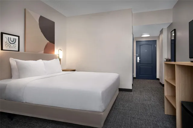 غرفة بسرير كينج، Spark by Hilton Lakewood Denver Southwest 2/5