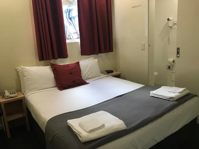 غرفة اقتصادية بسرير مزدوج، Miami Hotel Melbourne 2/6