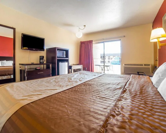 غرفة بسرير كوين لذوي الإعاقة، Rodeway Inn At Lake Powell 3/3
