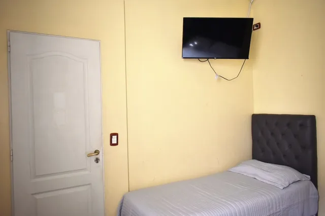 غرفة قياسية ثلاثية بسرير مزدوج وسرير فردي، Hotel Frossard 1/10