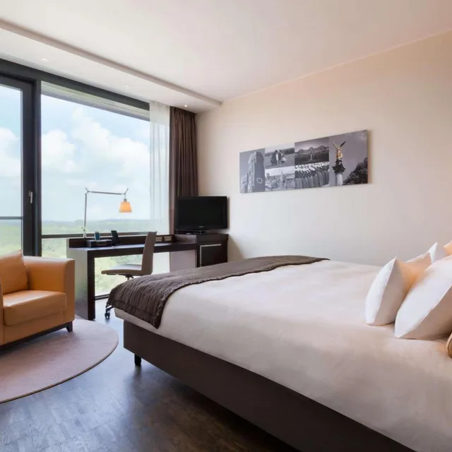 غرفة ديلوكس بسرير مزدوج بحوض استحمام، Infinity Hotel and Conference Resort Munich 2/5