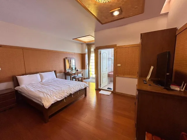 غرفة بسرير مزدوج بإطلالة، Euro Country Villa 1/2