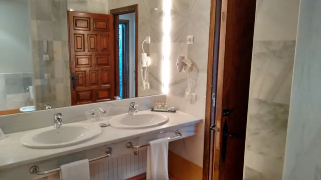 غرفة قياسية بسريرين منفصلين، Parador de Sos del Rey Catolico 3/5