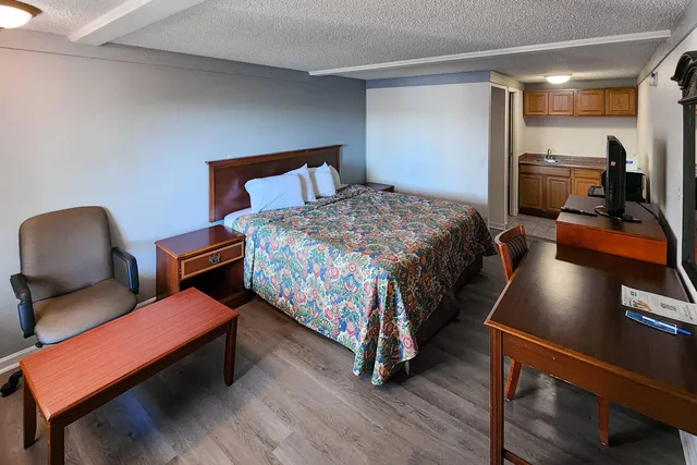 Room, Double Bed, Rodeway Inn Auburn Hills - Detroit 3/6