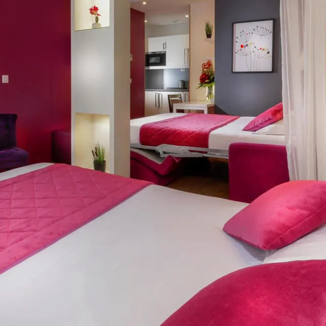 جناح، AMBRE HOTEL 4/7