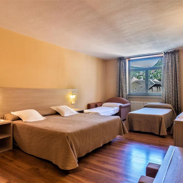 Quintuple 5، Panorama Hotel 6/10