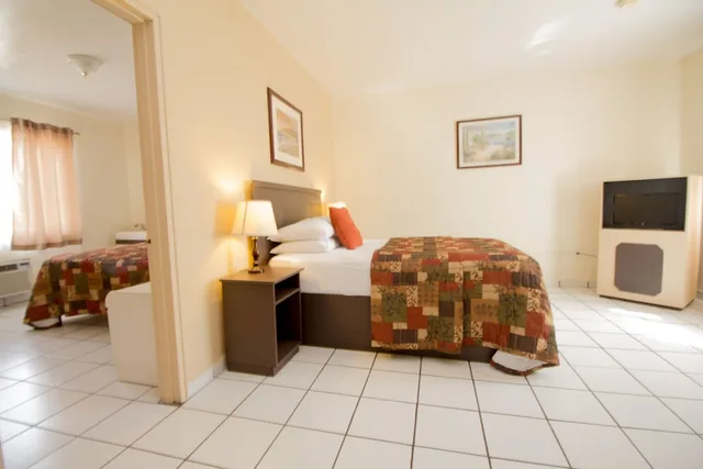 غرفة اقتصادية مفردة بسرير مزدوج، Parkway Inn Airport Motel 2/8