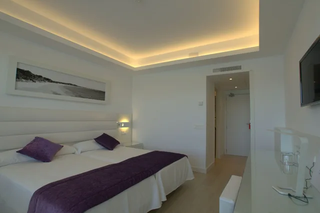 غرفة بسريرين منفصلين بشرفة، Argos Hotel 2/8