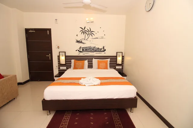 Premium, Queen Bed, Hotel Meera 3/9