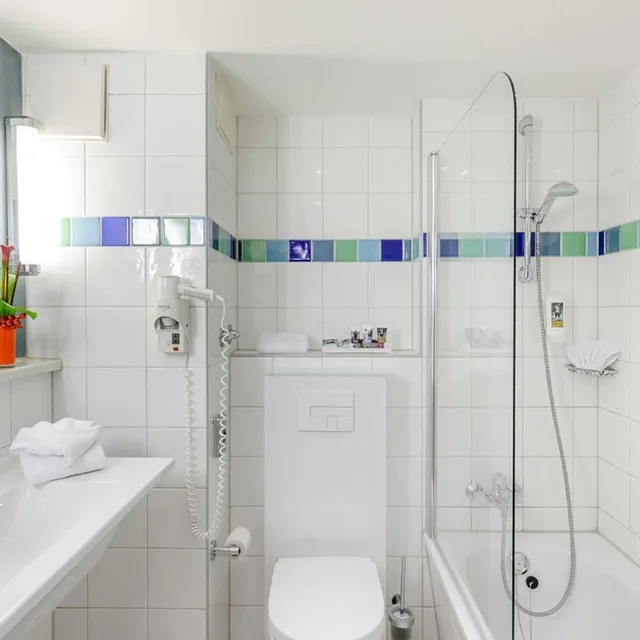 غرفة بريفيليج بسرير كينج مع أريكة، Mercure Hotel Muenchen Sued Messe 4/6