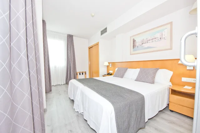 Room, Sextuple, Twin Beds, Sofa, Kitchen, Aparthotel Atenea Valles 5/8