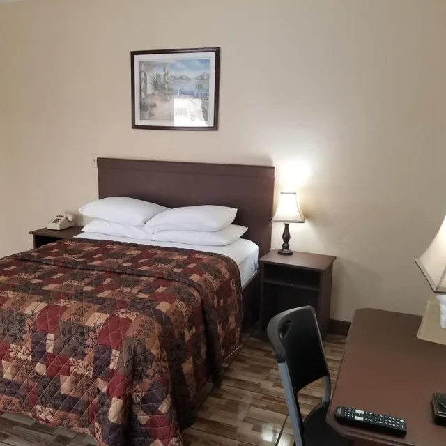 غرفة بسرير مزدوج، Parkway Inn Airport Motel 7/10