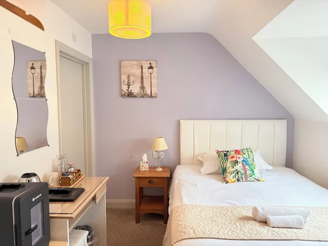 Basic, Double Bed, Oxford Guest House 2/4