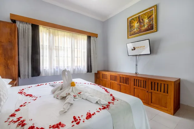 بنغل بسرير كينج، Bon Nyuh Bungalows 1/7